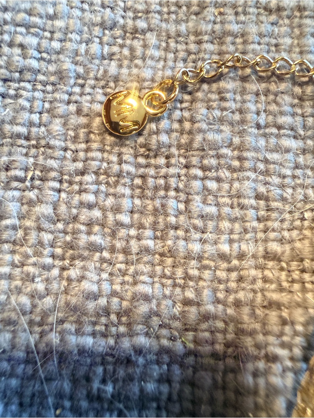 Gold Mesh Necklace with 24k gold dipped shell Pendant - Picture 3 of 5